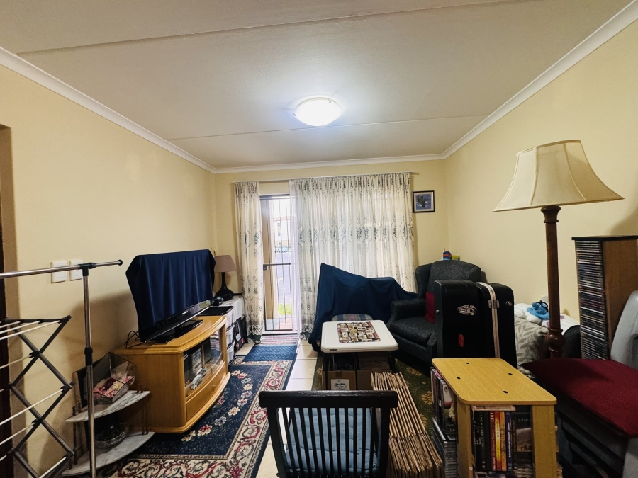To Let 1 Bedroom Property for Rent in Guldenland Western Cape
